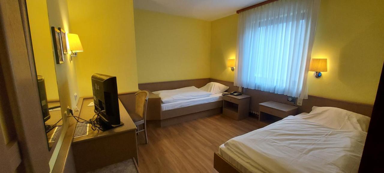 Hotel Astoria Bergrheinfeld 외부 사진